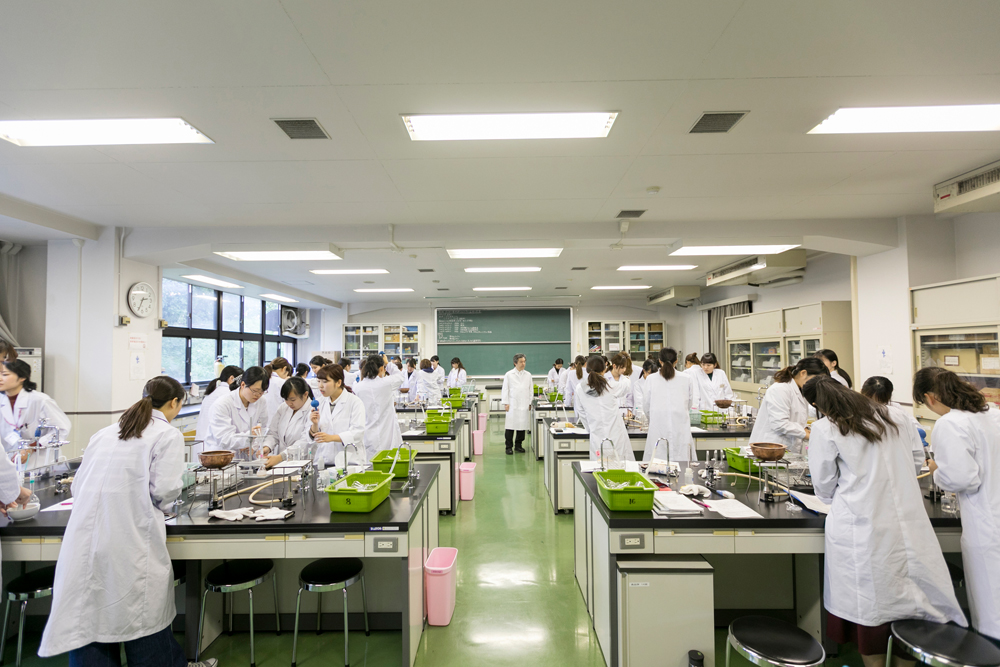 B校舎(衛生学実験室)