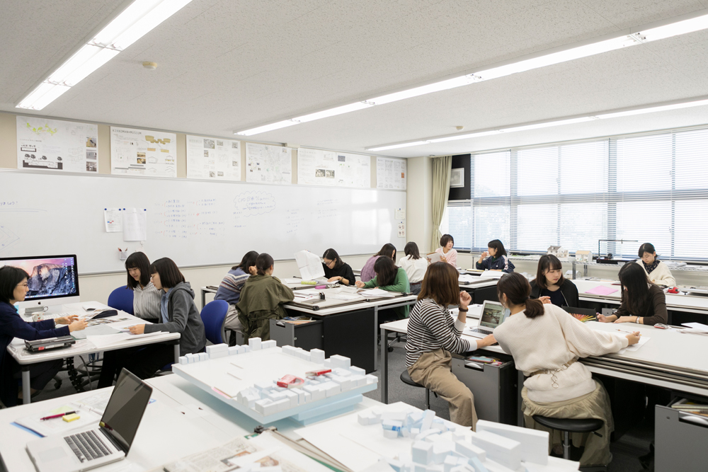 C校舎(空間造形学実習室)