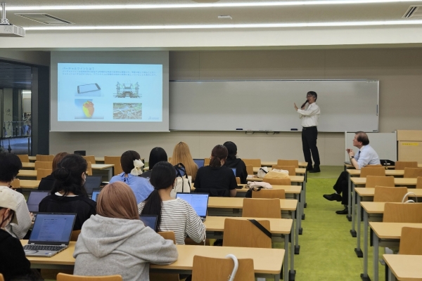 【データサイエンス学部】データサイエンス学部専門発展科目「データサイエンス実践概論」にて企業よりゲストスピーカーをお招きしました．のサムネイル