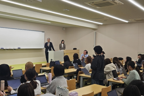 【データサイエンス学部】データサイエンス学部専門発展科目「データサイエンス実践概論」第3回講義にて企業よりゲストスピーカーをお招きしました．のサムネイル