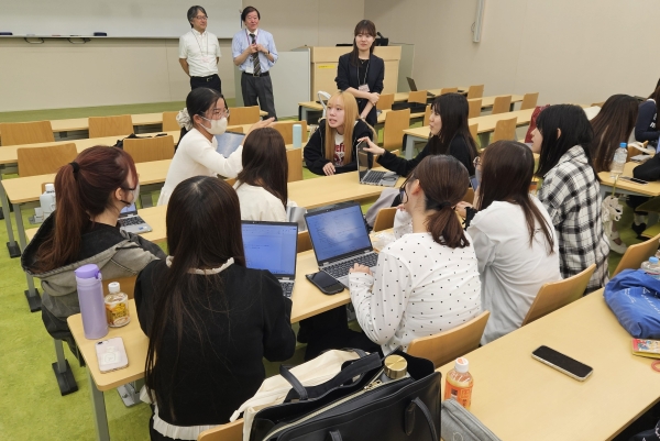 【データサイエンス学部】データサイエンス学部専門発展科目「データサイエンス実践概論」第4回講義にてダッソー・システムズ株式会社よりゲストスピーカーをお招きしました．のサムネイル