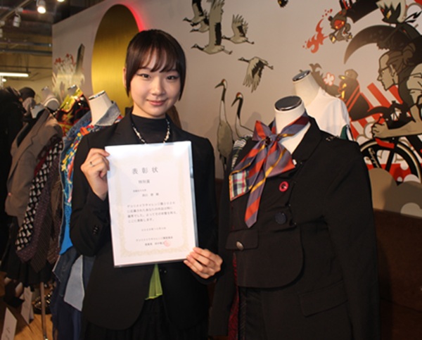 デコリメイクチャレンジ展で特別賞を受賞しました！のサムネイル