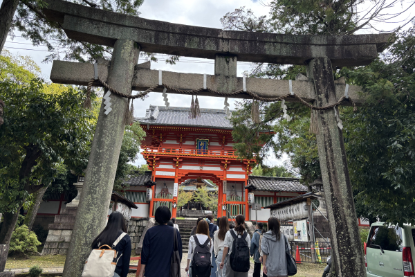 【日本語日本文学科】「基礎演習B」（中世）の学外実地学習で、新日吉神宮・智積院・正林寺・音羽川流域・慈芳院を訪れました のサムネイル