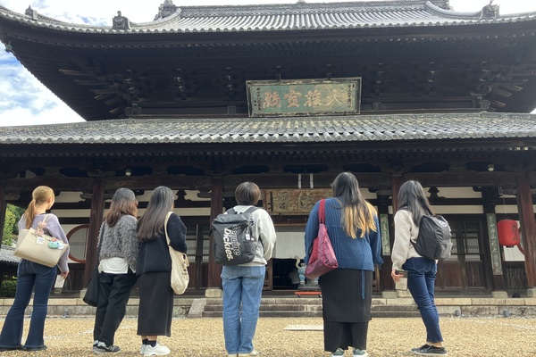 【国文学科】基礎演習B（加藤ゼミ）の学外実地学習で、黄檗山萬福寺を訪れましたのサムネイル