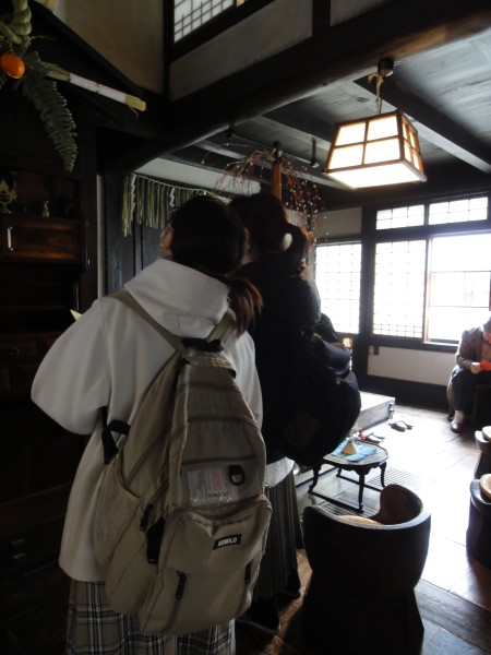 【国文学科】「基礎演習Ｂ」（峯村ゼミ）の学外実地学習で、河井寛次郎記念館を訪れましたのサムネイル