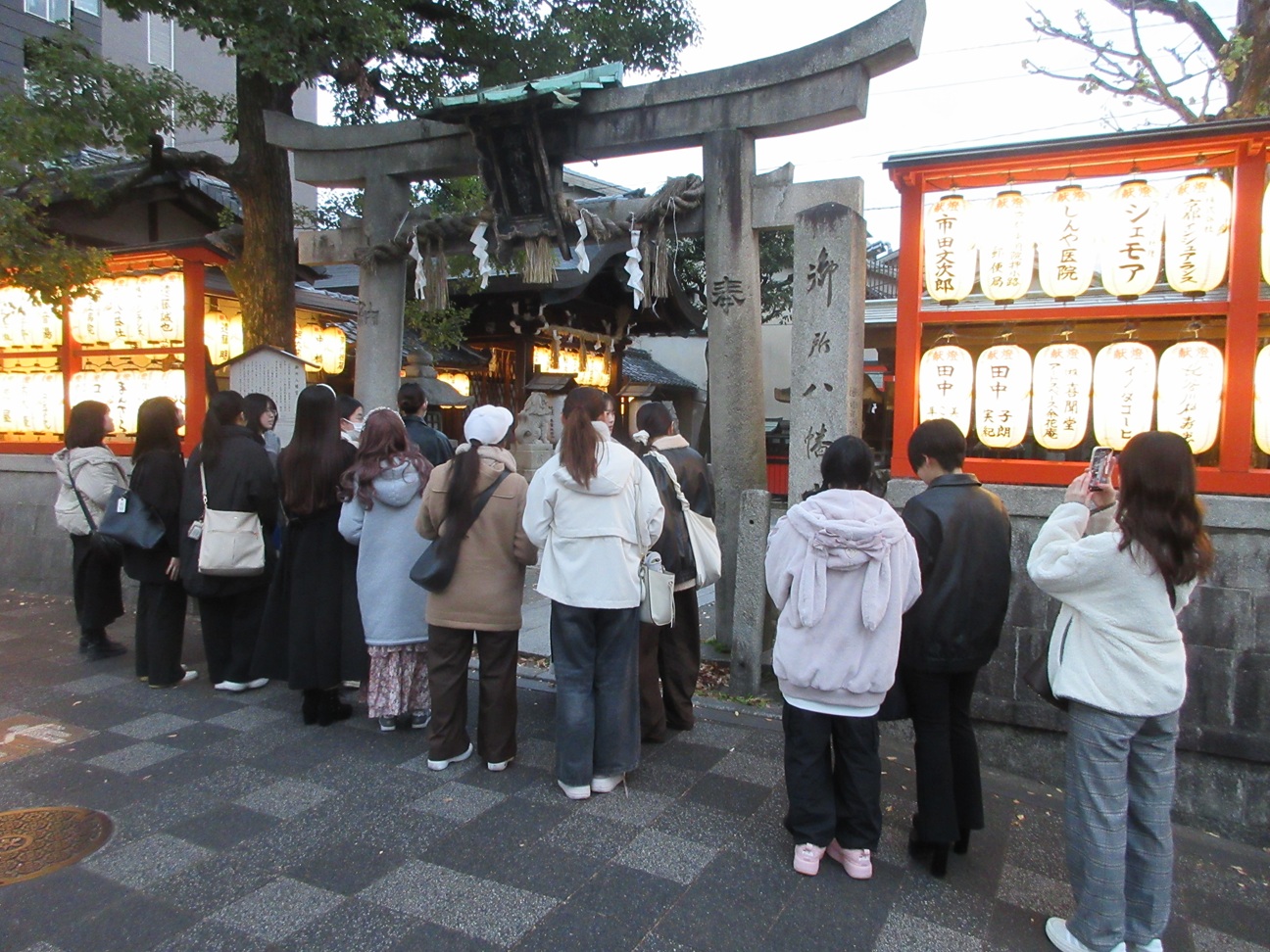 【史学科】「本能寺の変」の現場や「足利兄弟」の 邸宅跡を巡りました　のサムネイル