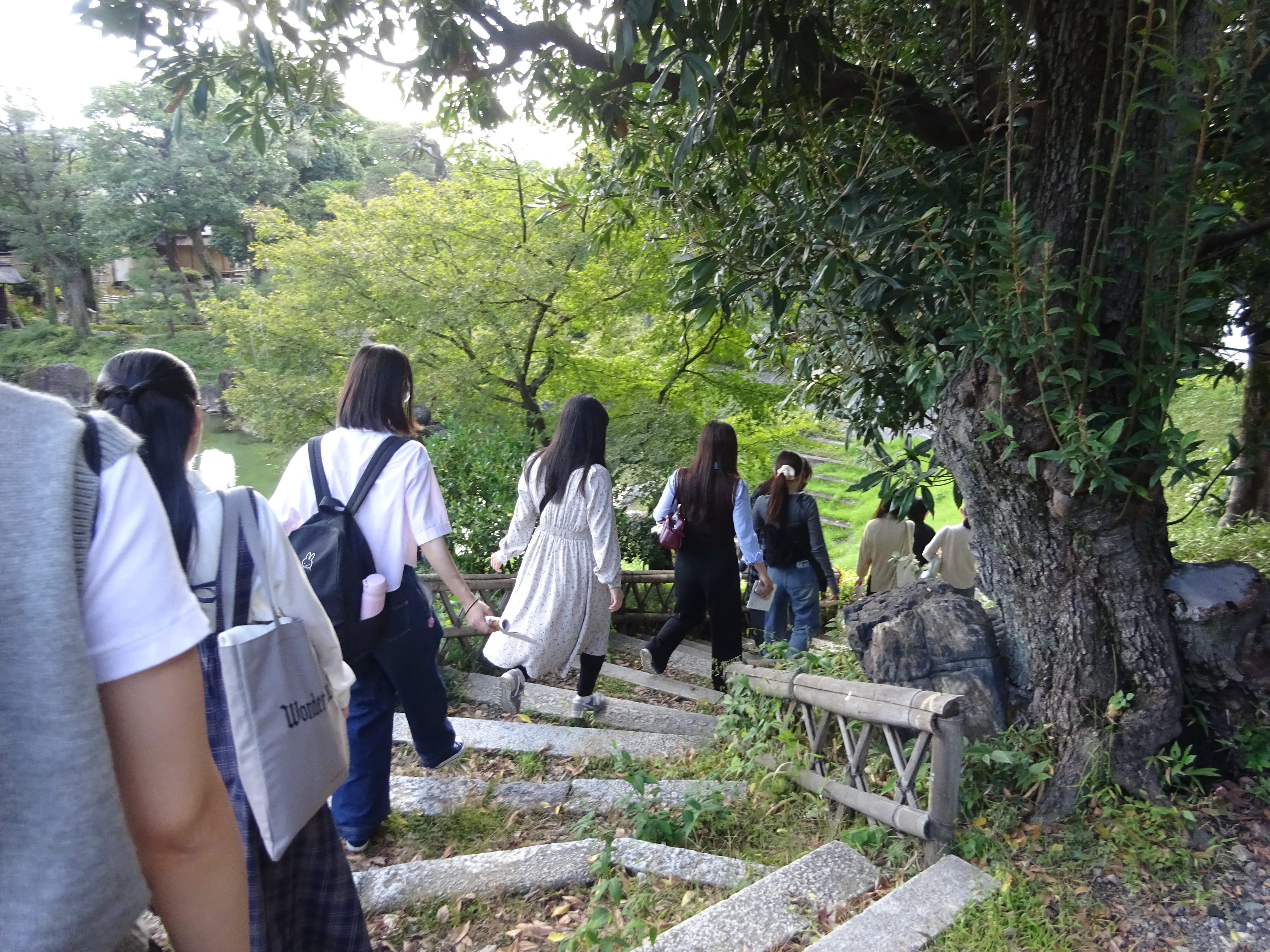 【宗教教育課】本願寺書院・飛雲閣拝観（後期）を実施しました！のサムネイル